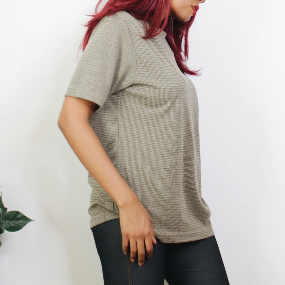 Line T-Shirt - Picture 4 of 6